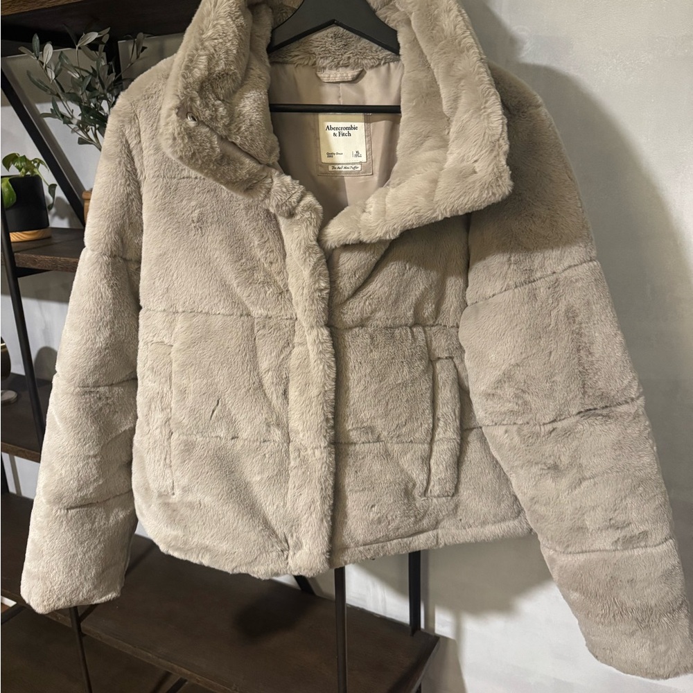 Abercrombie & Fitch Women's Cream/grey mini puffer Teddy Jacket